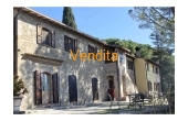 001, farmhouse  with pool and land in Assisi